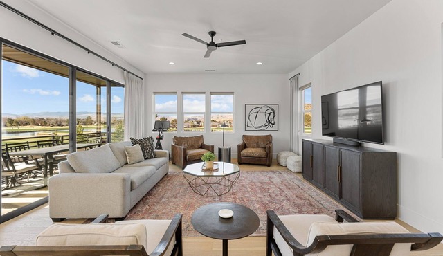 Villa #20 at Bloomington Country Club: Pool, Golf, Restaurant