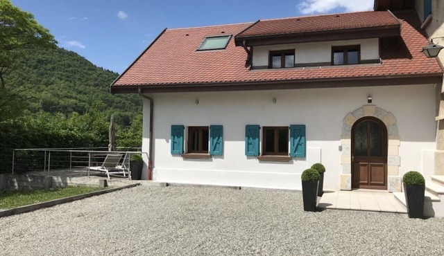 Villa 200 m from Lake Annecy with terrace and parking