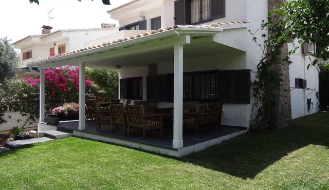 VILLA 200 M FROM THE BEACH and 5 minutes walk from the VILLAGE