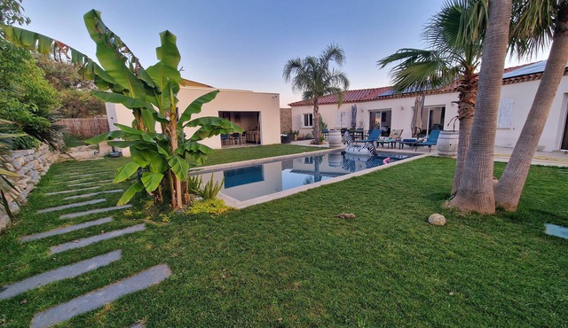 Villa 200 m2 + apartment 45 m2 in a superb exotic garden with swimming pool