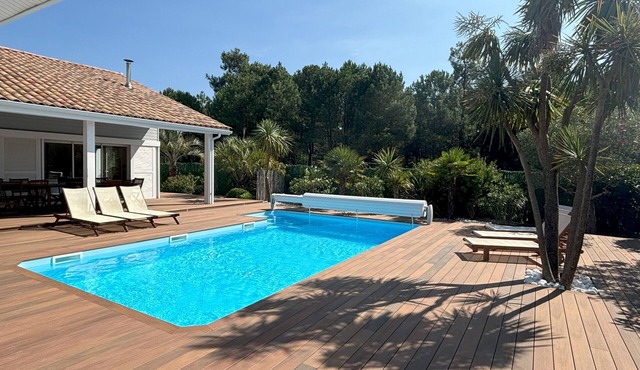 Villa 200m² heated pool (June to Oct.) 10 people/5bed - 800m from the beach