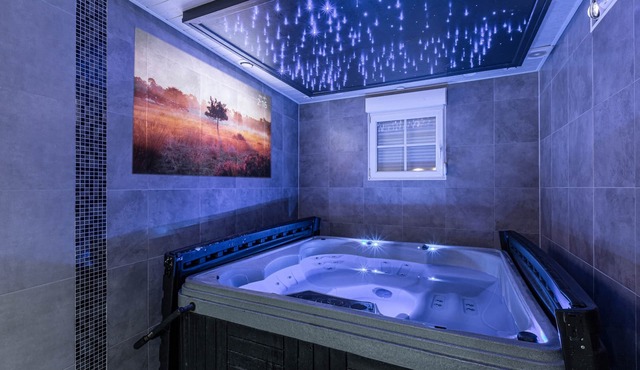 Villa 200m² with private spa, barbecue, table football