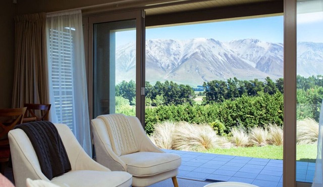 Villa 206 Front Row Golf Views, Terrace Downs