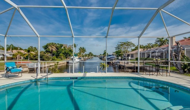 Villa 21 Long Water, Pool, Kayaks, Bikes, Views. 110 Reviews!