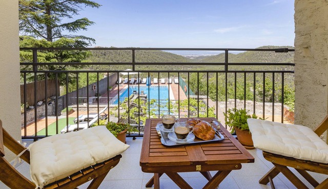 Villa '22 Sleeps Private Pool and Bbq' with Mountain View, Wi-Fi and Air Conditioning