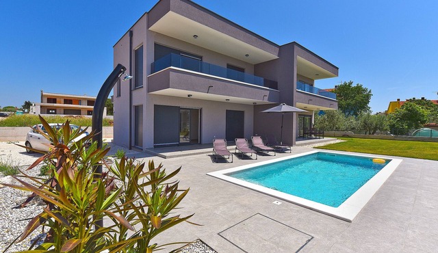 Villa 2245/69634 (Istria - Peroj), 500m from the beach