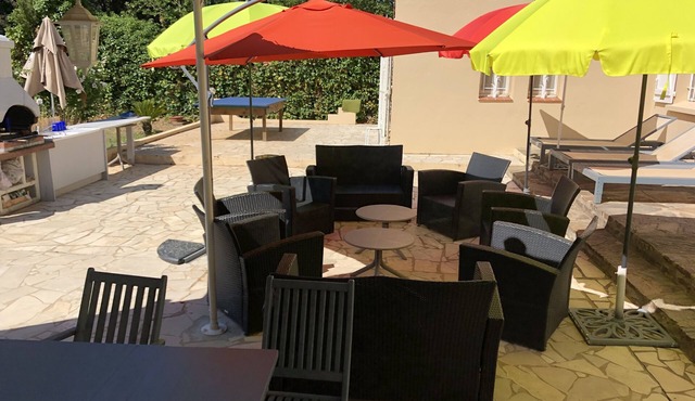 VILLA 230 m² - 16 Pers - 8chambres -4000m² de parc/piscine 10 x 5m a 5 mn plage