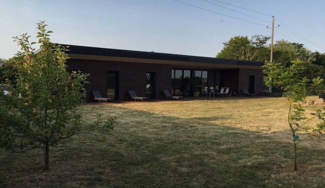 VILLA 260€ 12 People Ideal for large groups (hikers, families, etc.)