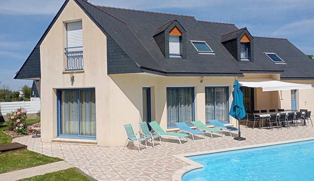 Villa 270 m2, 5 stars, 6 bedrooms, pool - handicapped accessible, 8 km sea