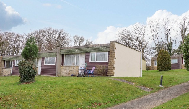 VILLA 29, family friendly, with pool in Camelford