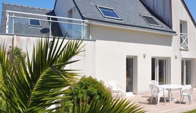 Villa 3 étoiles avec terrasse, jardin clos et garage à 600m de la mer, Trégastel - FR-1-368-268