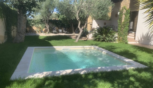 Villa 3 Chambres Avec Piscine en Provence à Proximité des Remparts D'avignon