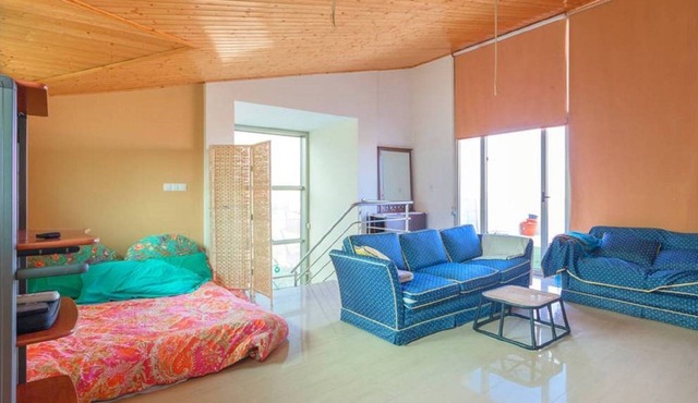 Villa 300 m2, on the golf course with a loft of 90 m2 and excellent views