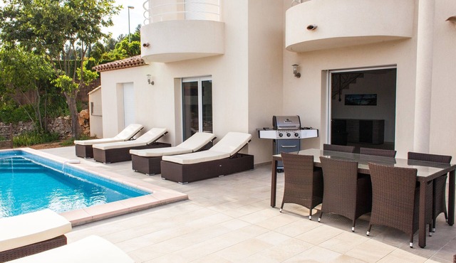 Villa 3*heated infinity pool 3 comfort suites, panoramic view