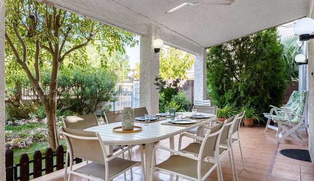 Villa 30 m from Cambrils Beach with Sea Views, Wi-Fi, Terraces and Garden