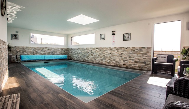 Villa 300 m beach, indoor pool, sea view , 4 bedrooms, 3 bathrooms, option SPA