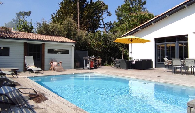 Villa 300M BEACH. Heated pool. 12 people.