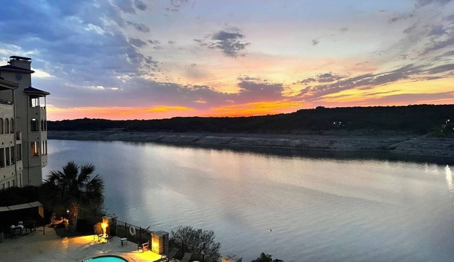 VILLA 3202 - Gorgeous Lakefront Condo