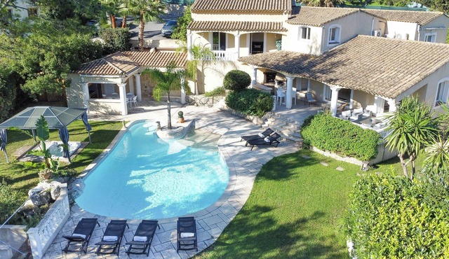 VILLA 330m2, heated pool and Jacuzzi