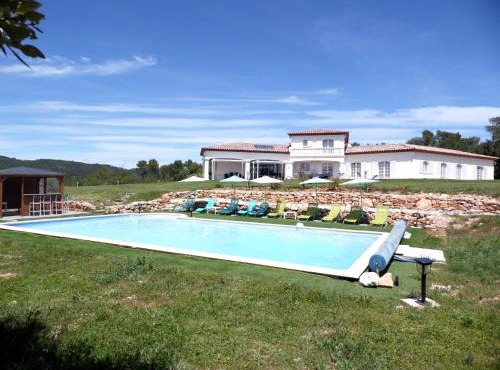 Villa 342 m2 classée 4 étoiles sur 1 ha - Provence