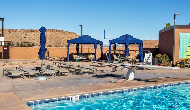 Villa 37 - 4 Bedroom Townhome Pool and Hot Tub