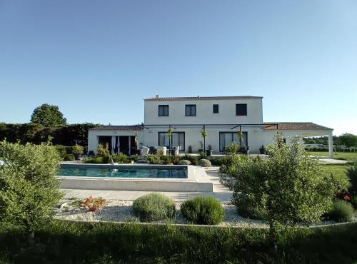 villa 4 étoiles avec piscine et pool house