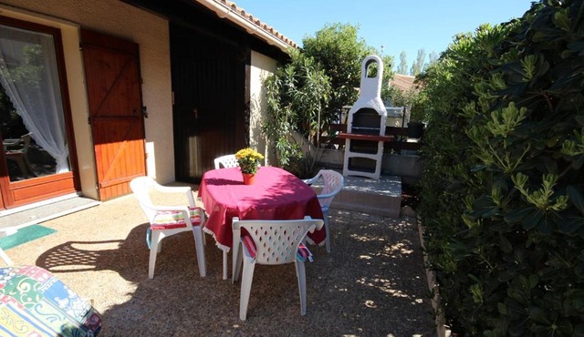 villa 4-5 couchages terrasse ombragées parking dans résidence sécurisée avec piscine commune 400m de la mer LRJP42