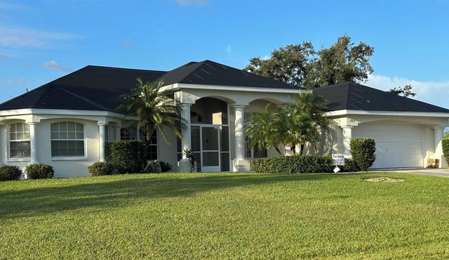 Villa - 4 bed, 4 bath with pool & heated spa over looking pond, White Marsh area