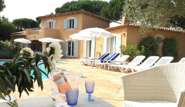 Villa 4 bedrooms, sleeps 300 meters from pampelone beach