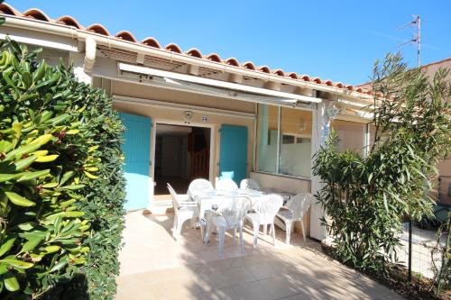 Villa 4 couchages terrasse sud parking piscine commune dans résidence sécurisée à 200m de la mer LRMA34