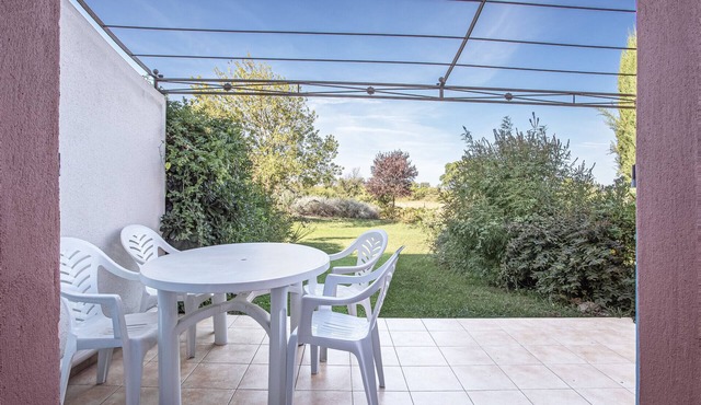 Villa 4 pers with garden in residence with swimming pool