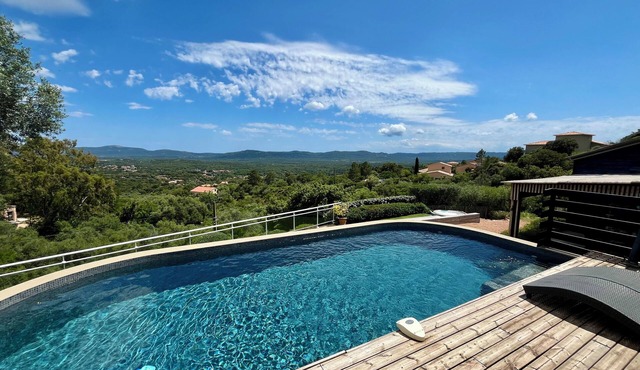 VILLA 4* ! Private heated pool, spa and play areas!