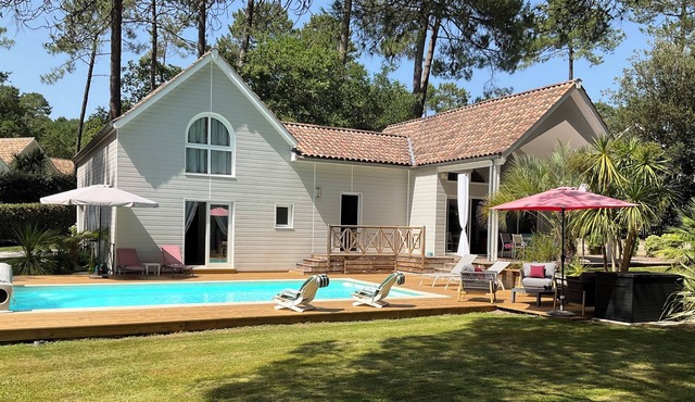 VILLA 4 *, quiet, on golf course, heated pool, beaches, lake, ocean,