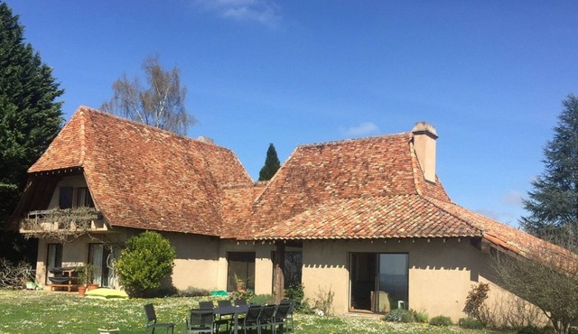 Villa 400 m² with garden of 6000 m² and pool