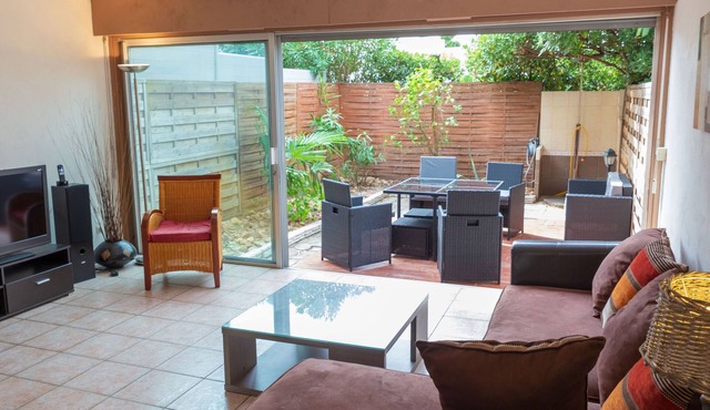 Villa 402 - Very pleasant 3-star villa, sleeps 6, with garage, beach 150m away.