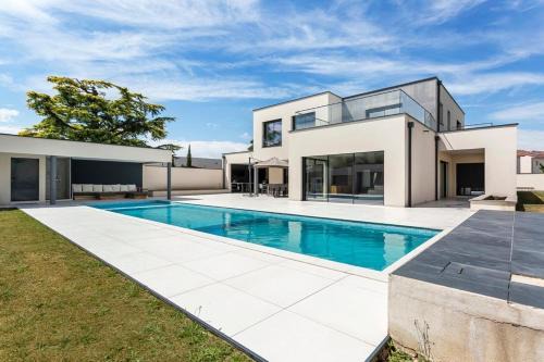Villa - 5 chambres à 15 min de Lyon