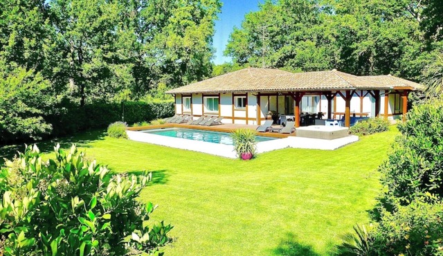 VILLA 5 min. from the Lette and Golf beaches 10 pers. SPA SWIMMING POOL