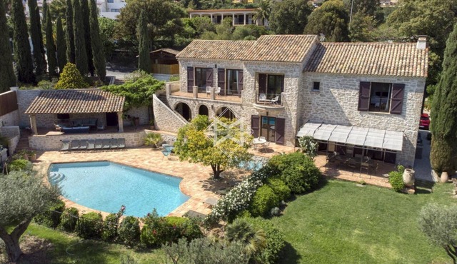 Villa 5 min walk from Pramousquier Beach