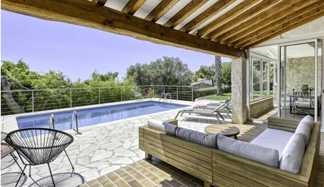 VILLA 5 MINUTES WALK FROM THE BEACH IN PORT D'ALON ESTATE WITH SEA VIEW