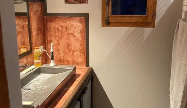 Villa 5 minutes from Vallon and its gorges.