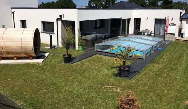 Villa 5 * swimming pool, 4 bedrooms jacuzzi
