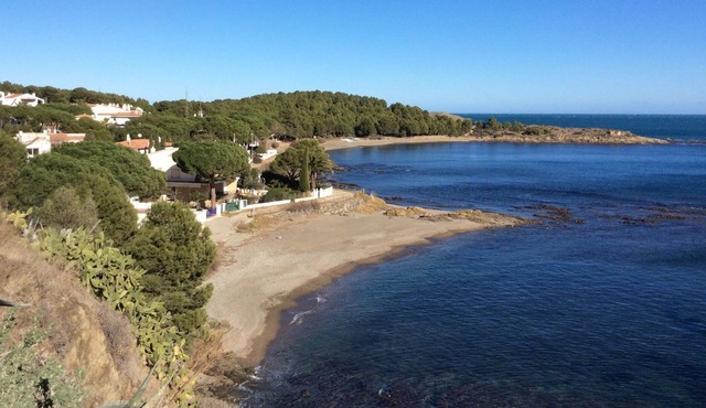 VILLA 50 METERS FROM THE BEACH