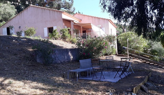 Villa 500 m from the beach in the Corsican scrubland.