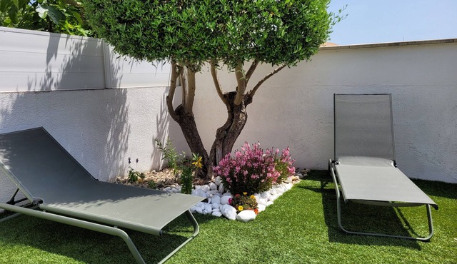 VILLA 500 M FROM THE BEACH