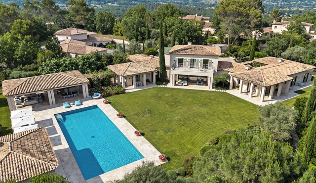 Villa 500m2 - Private estate - 15 guests - Swimming pool/Tennis/Fitness/Golf