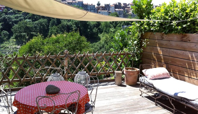 VILLA, 55 m2, BIOT, 4/6Pers, south-facing wooden terrace, swimming pool in private domain