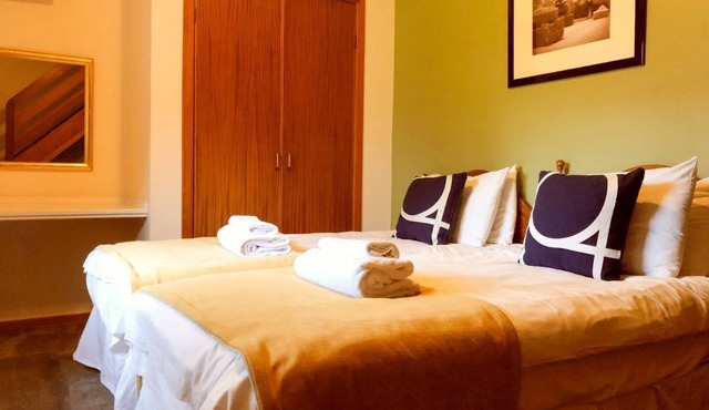 Villa 6, 4 Bedrooms, Sleeps 10 with Sauna and Leisure Club Access