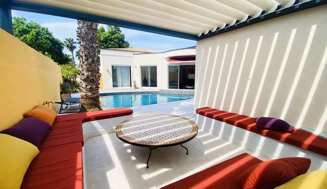 Villa 6 pers with swimming pool residential area