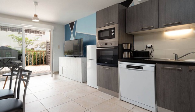 Villa 6 pers with garden in residence with pool