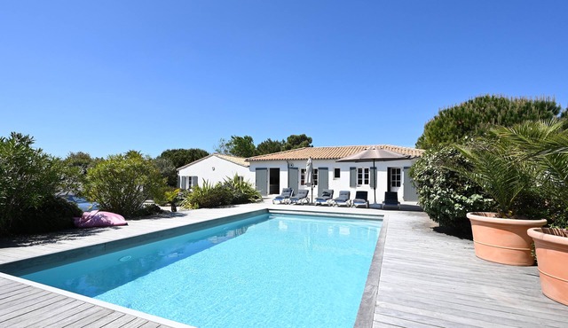 Villa 6 Suites - Heated Pool-Garden Clos- 50M from the sea- Sainte-Marie Ré